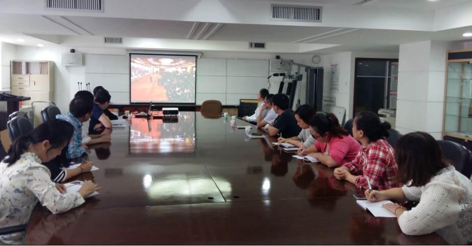 2017.10.25觀看新一屆政治局常委會記者見面會.png 2017.10.25觀看新一屆政治局常委會記者見面會.png