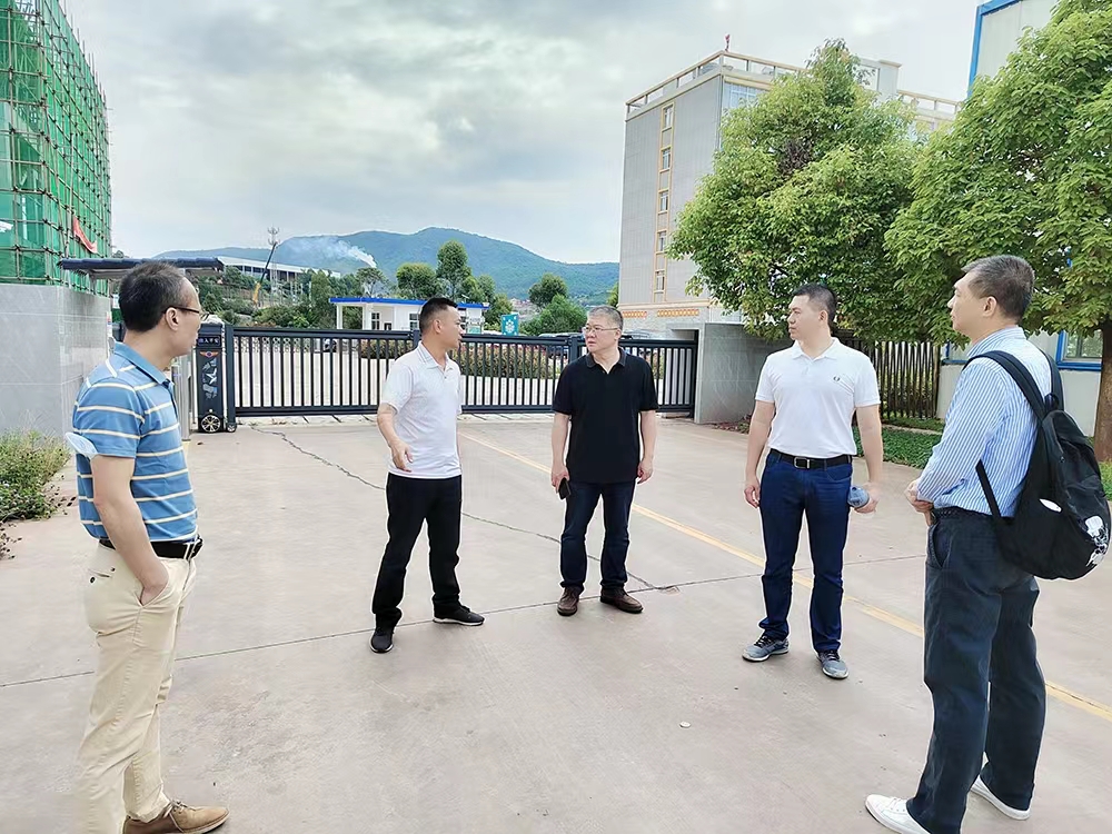 鞋帽公司班子成員開展項目投后管理及市場調研.jpg 鞋帽公司班子成員開展項目投后管理及市場調研.jpg