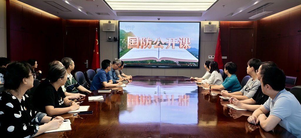 鞋帽集團觀看《國防公開課》.jpg 鞋帽集團觀看《國防公開課》.jpg